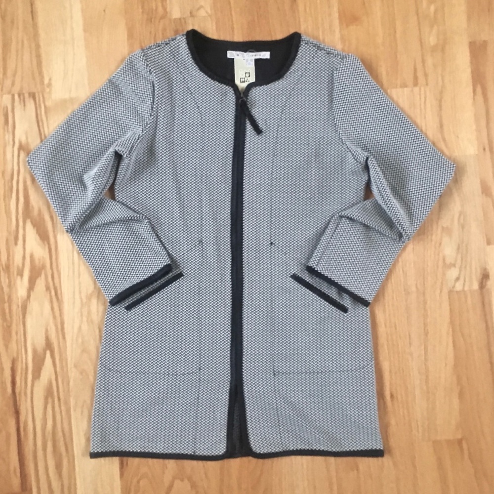 Max Studio black and white zip-up